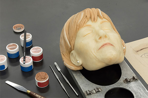 funeral lab table with a mock up head on it