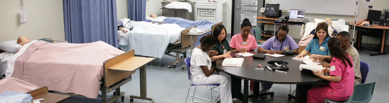 students in a simulation lab